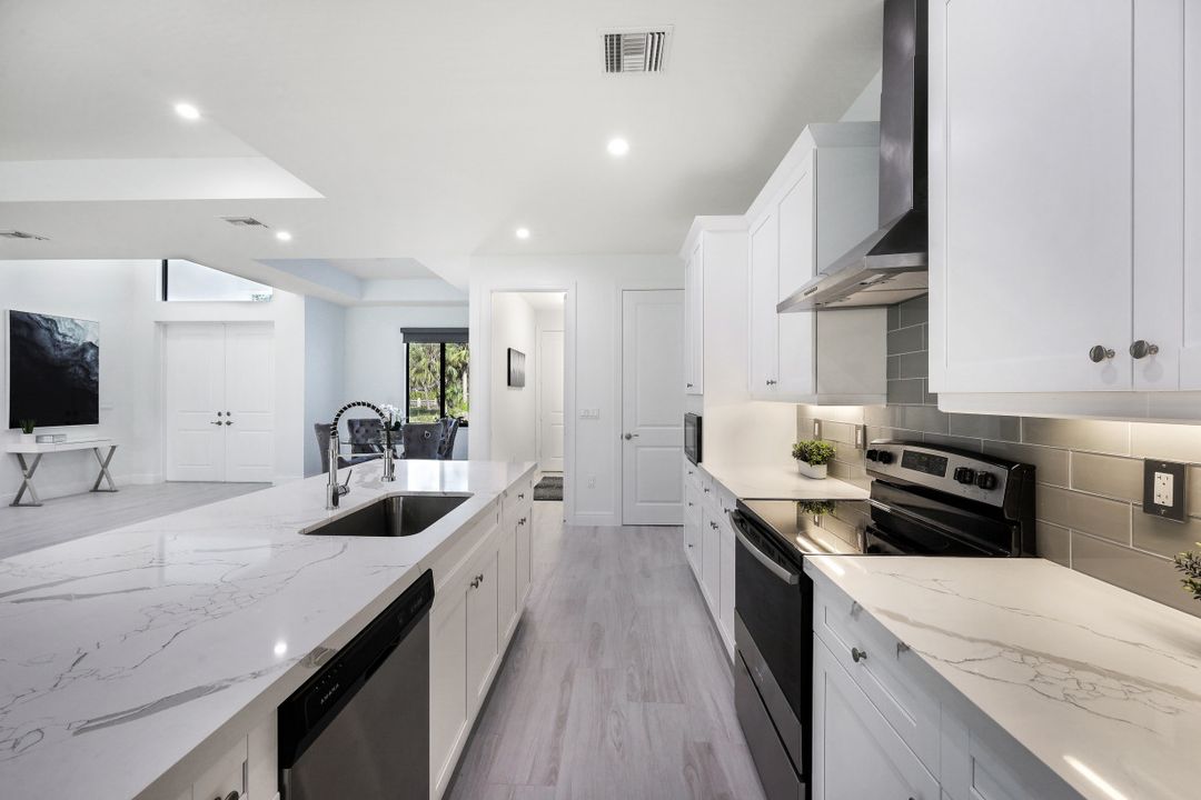 1030 22nd Ave NE, Naples, FL 34120