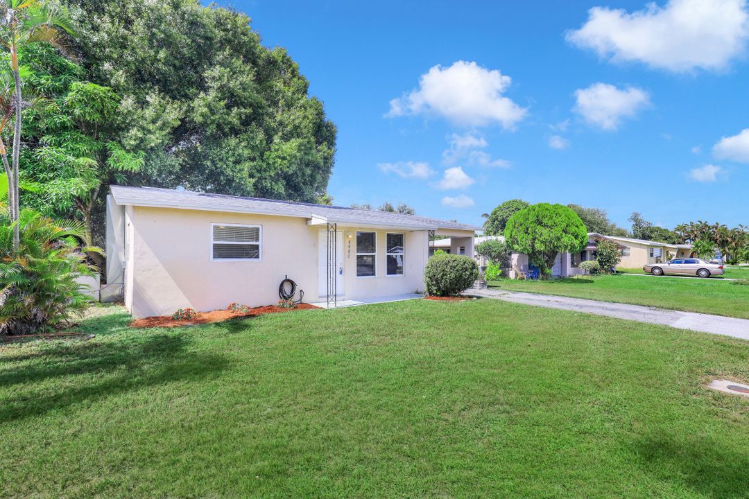 4480 Lagg Ave, Fort Myers, FL 33901