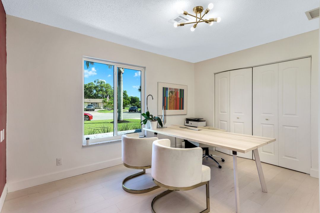 70 Thorncrest Ln, Naples, FL 34113