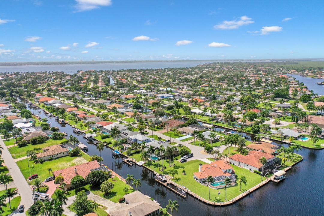 5215 Tamiami Ct, Cape Coral, FL 33904
