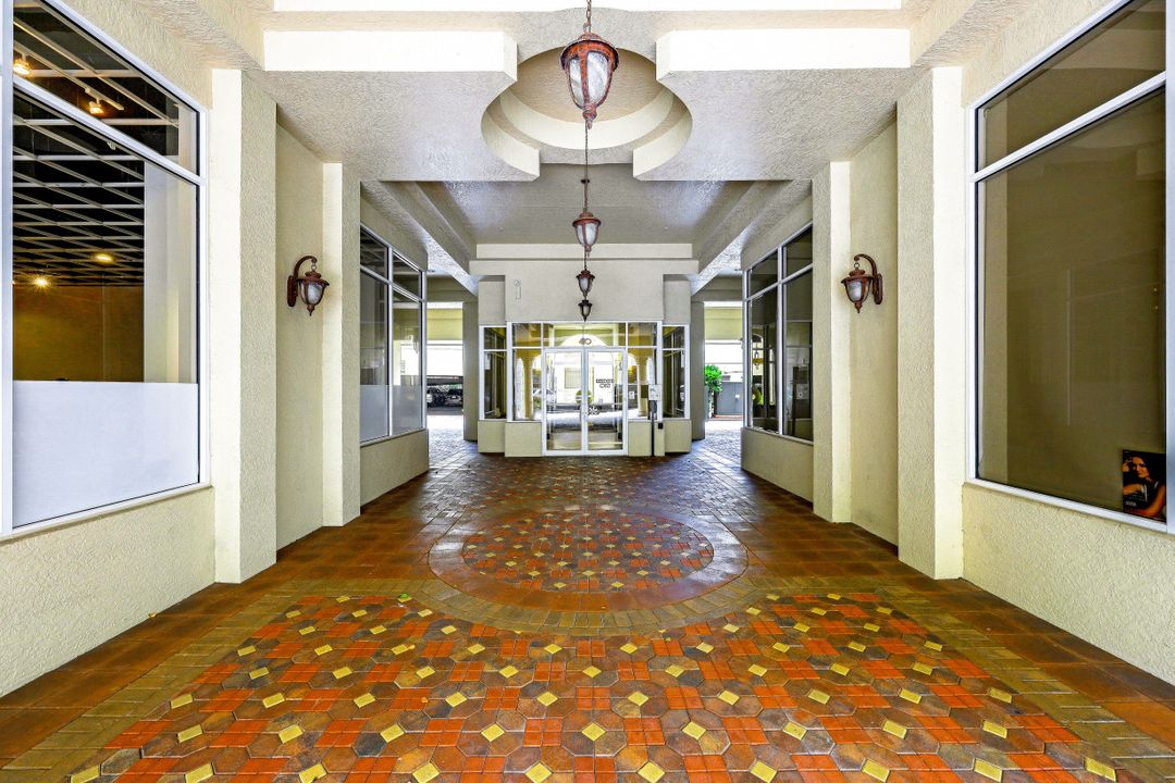 410 Bayfront Pl, Naples, FL 34102