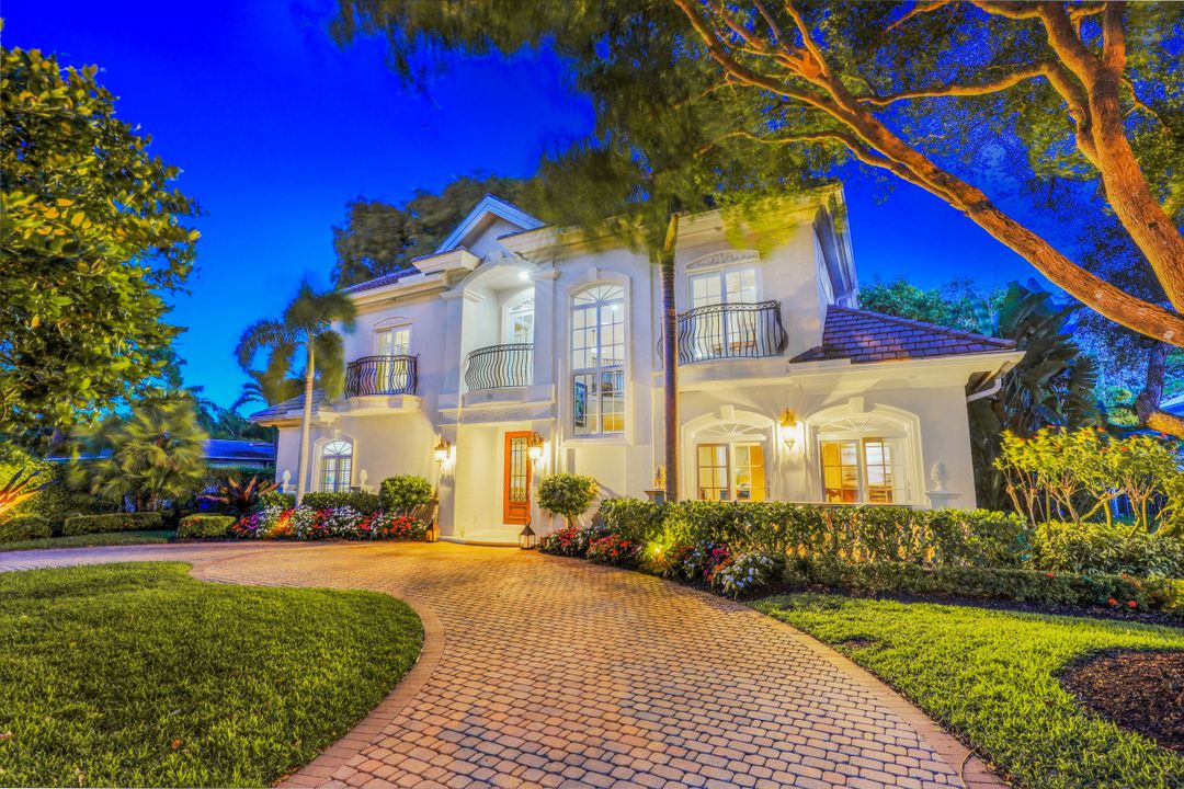 33 3rd St S, Naples, FL 34102