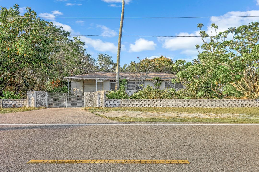 801 91st Ave N, Naples, FL 34108