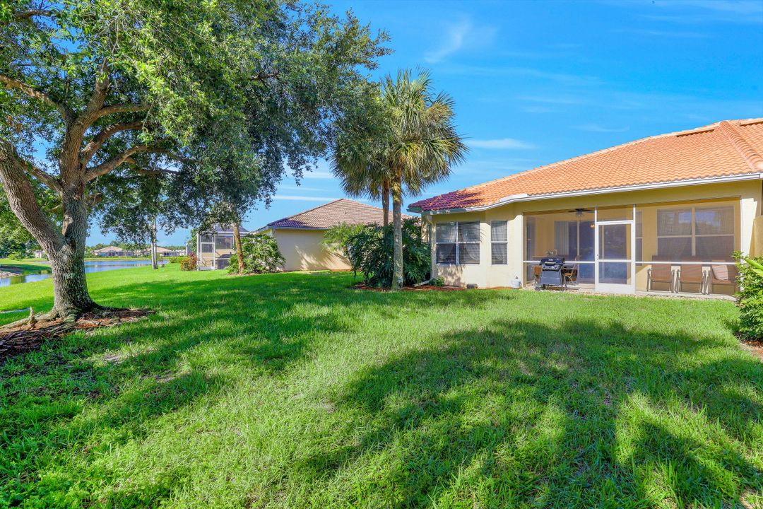 2084 Crestview Way, Naples, FL 34119