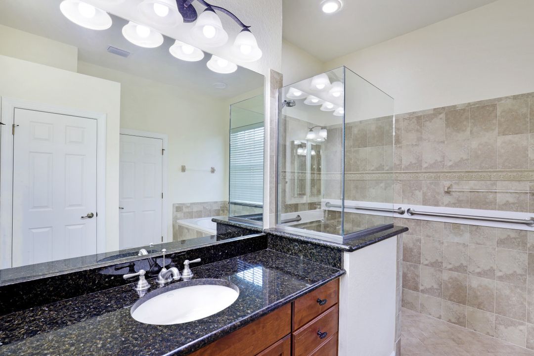 9176 Quartz Ln, Naples, FL 34120