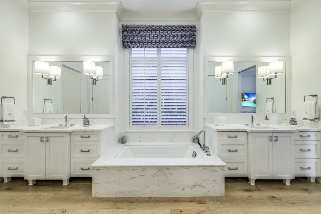 2546 Augusta Dr, Naples, FL 34109