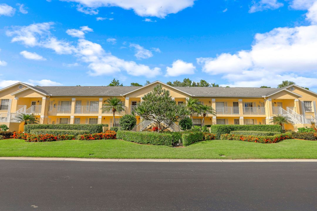 773 Wiggins Lake Dr #204, Naples, FL 34110