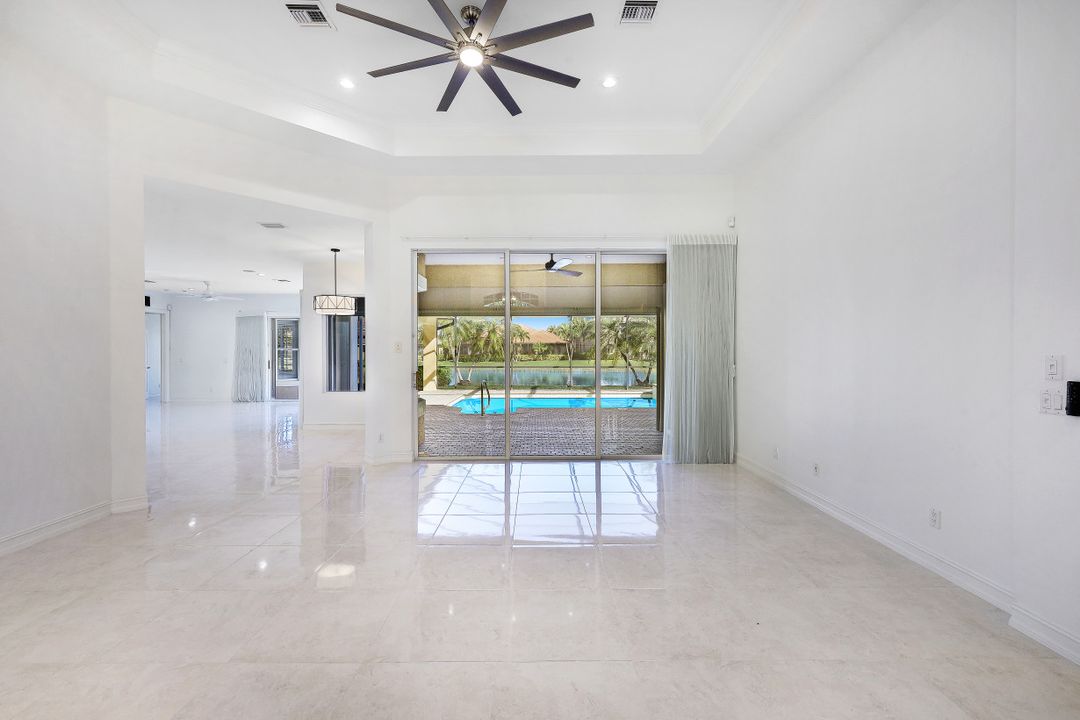 4899 Rustic Oaks Cir, Naples, FL 34105