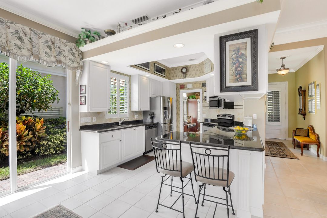 5981 Bermuda Ln, Naples, FL 34119