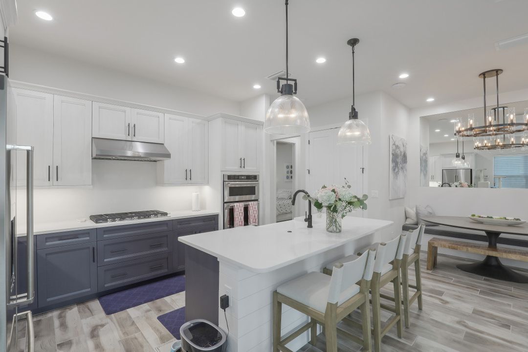 8967 St Lucia Dr, Naples, FL 34114