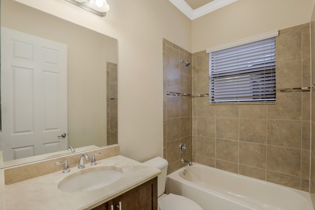 3192 Pacific Dr, Naples, FL 34119