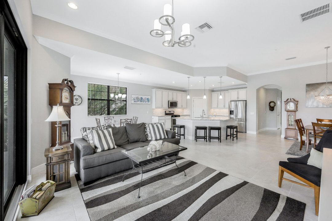 2137 Frangipani Cir #3 - 202, Naples, FL 34120