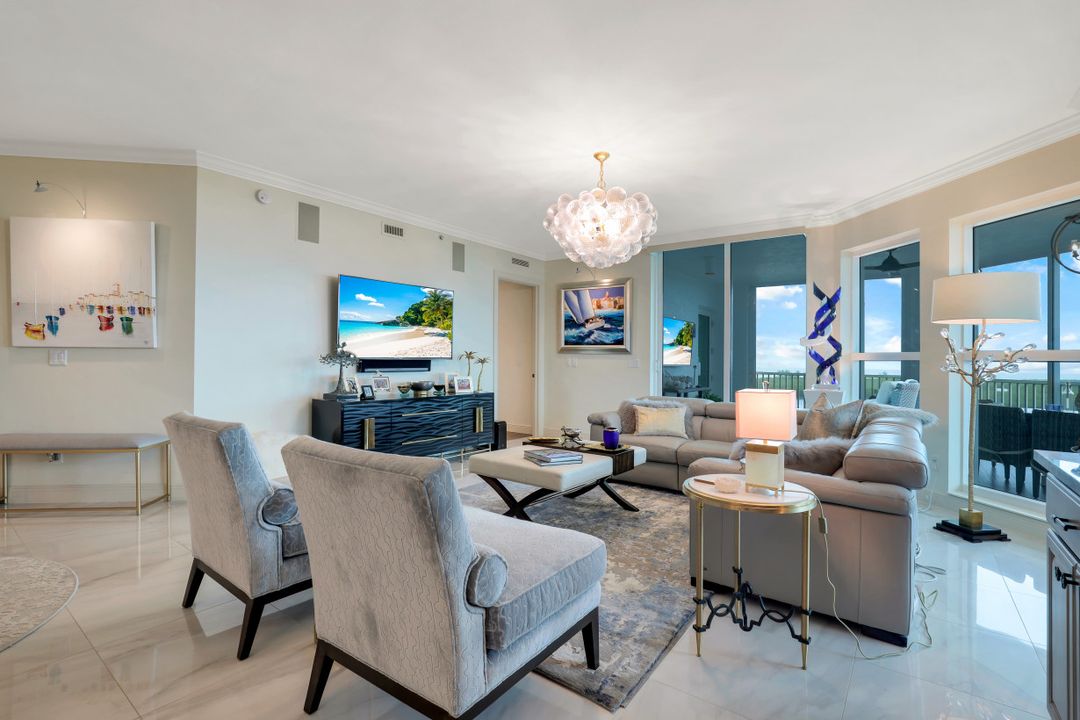 285 Grande Way #1204, Naples, FL 34110