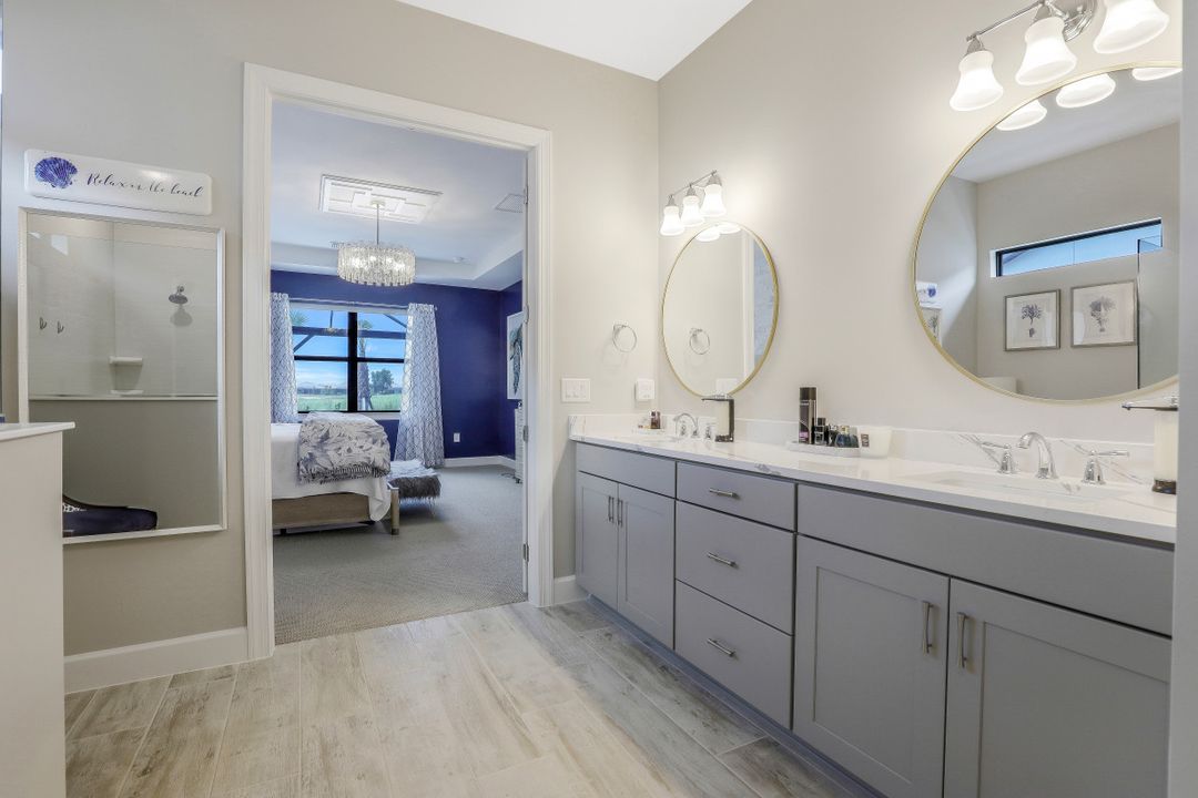 9610 Everglades Dr, Naples, FL 34120