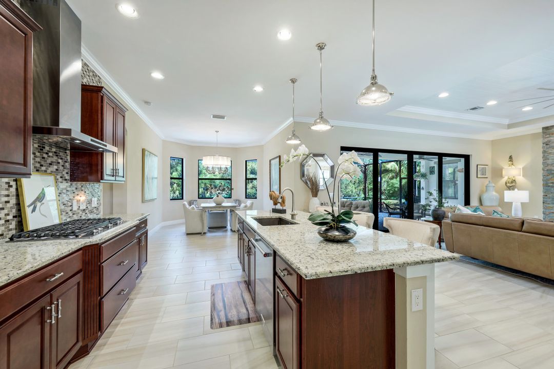 2303 Somerset Pl, Naples, FL 34120