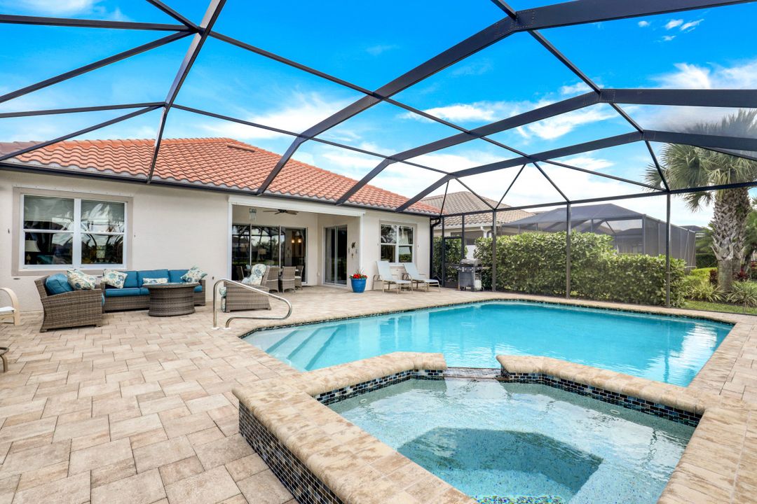 9463 Quarry Dr, Naples, FL 34120