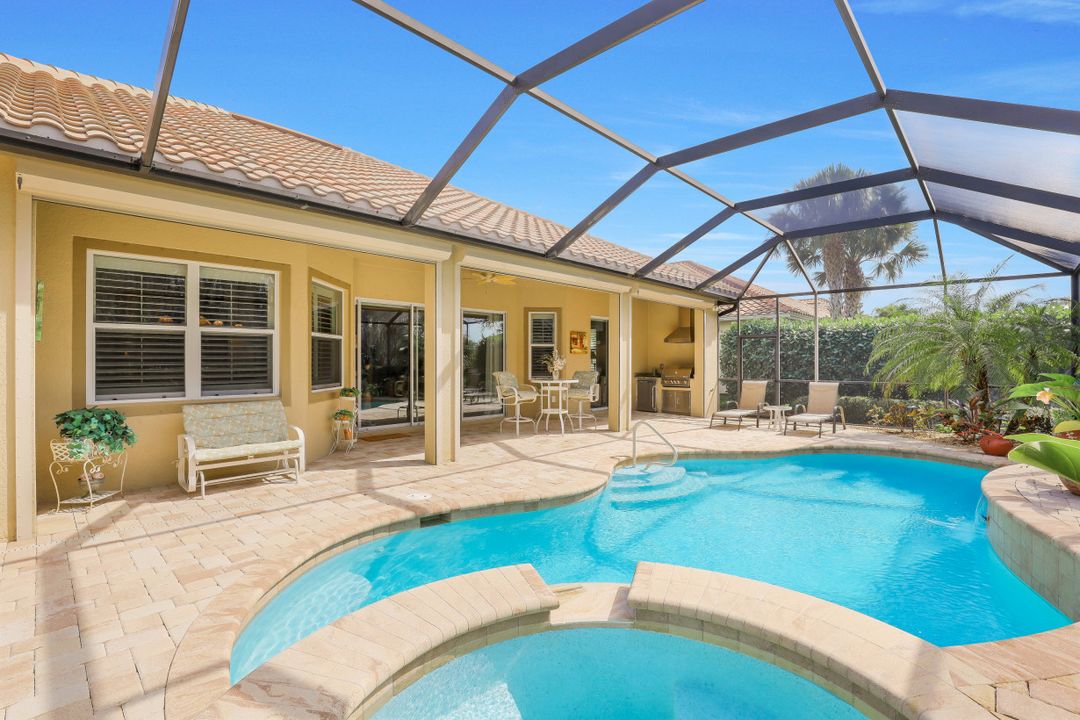 9359 Marble Stone Dr, Naples, FL 34120