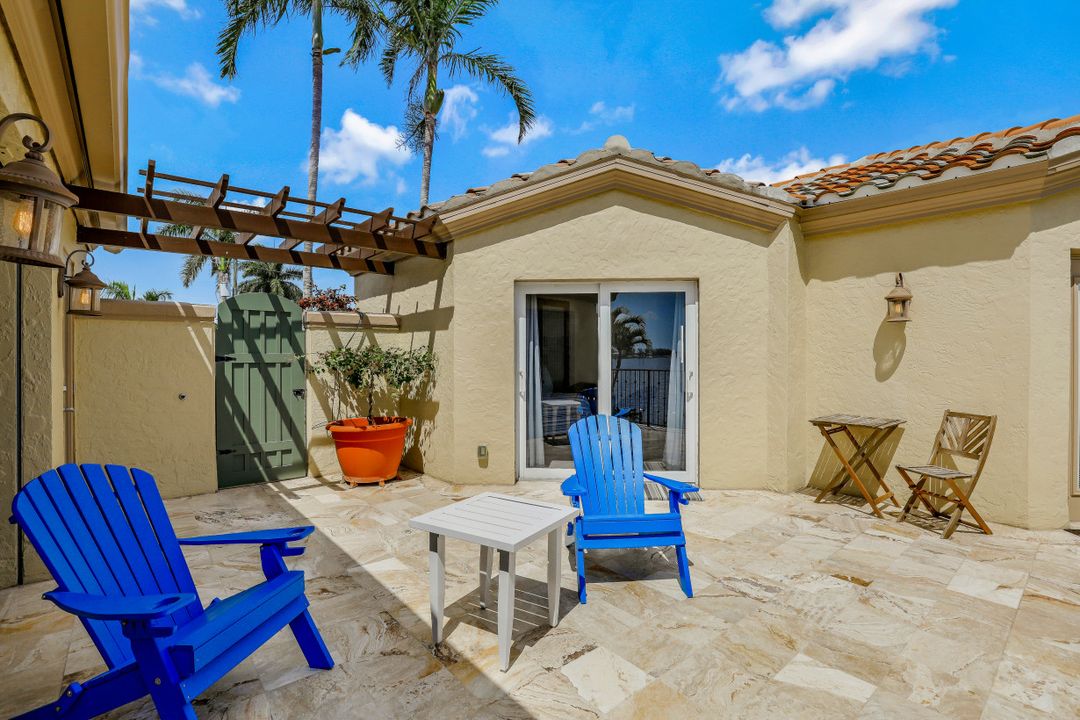 518 Coral Dr, Cape Coral, FL 33904