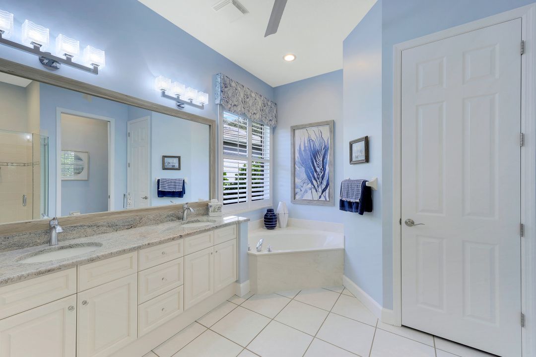 6117 Highwood Park Ln, Naples, FL 34110