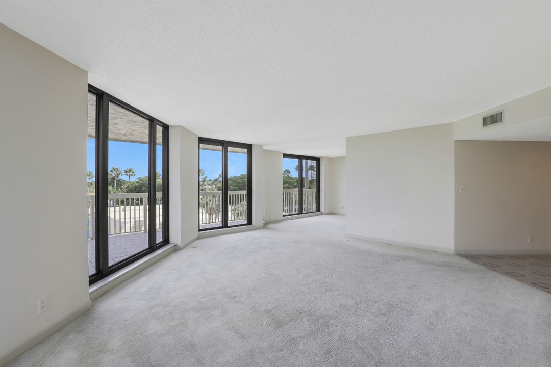 4901 Gulf Shore Blvd N #402, Naples, FL 34103