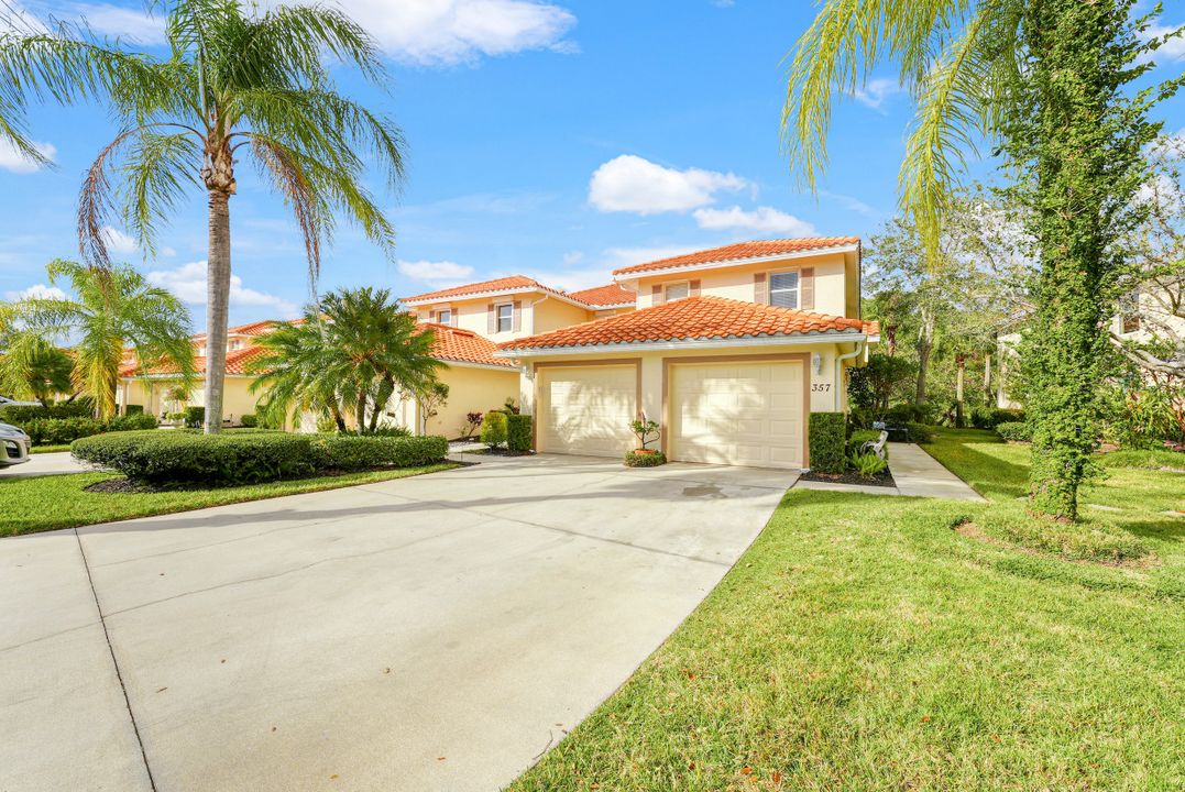 357 Robin Hood Cir #202, Naples, FL 34104