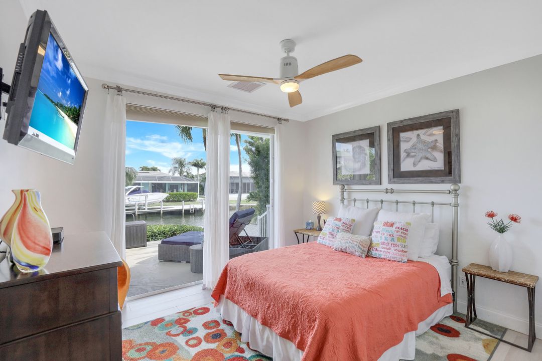 231 Seahorse Ct, Marco Island, FL 34145