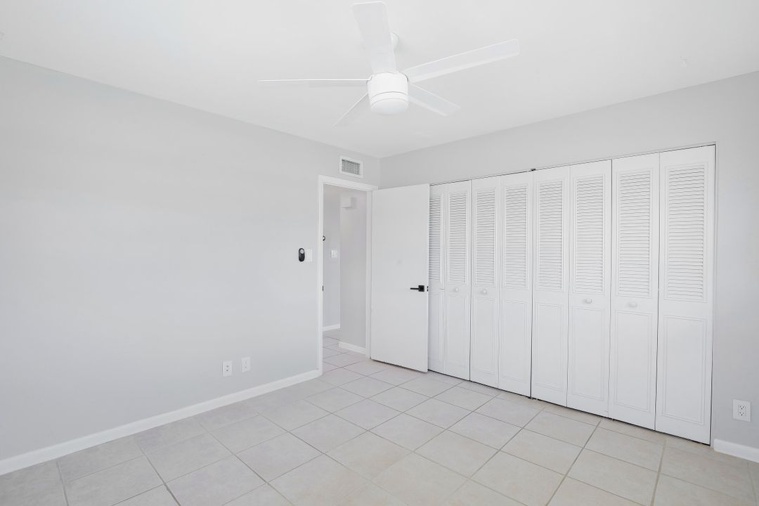 1136 S Alhambra Cir, Naples, FL 34103