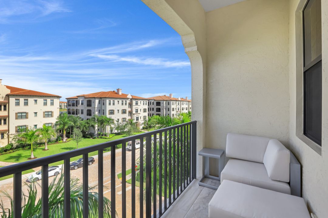 16386 Viansa Way #301, Naples, FL 34110
