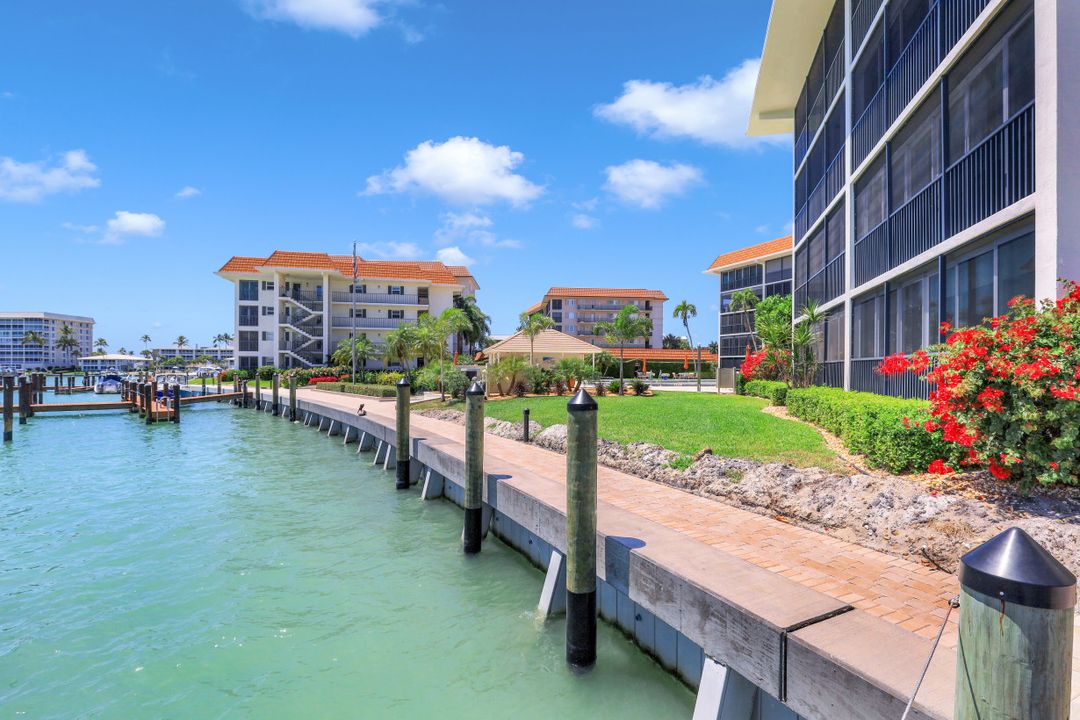 222 Harbour Dr #104, Naples, FL 34103