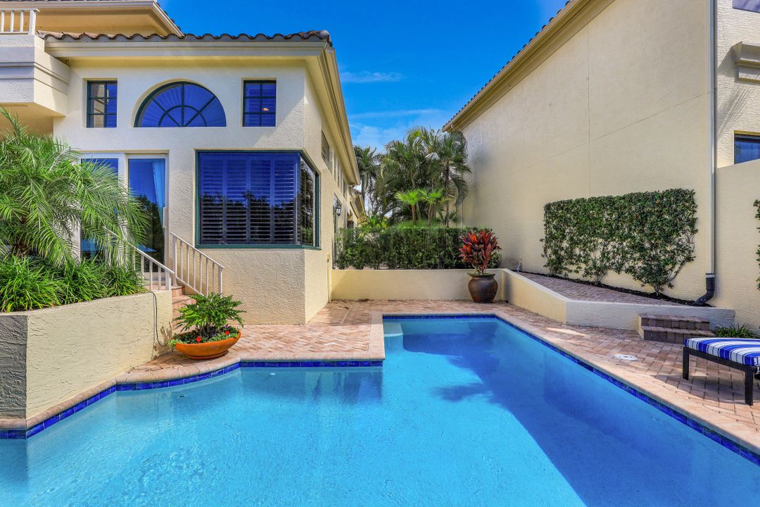 8089 Via Vecchia, Naples, FL 34108