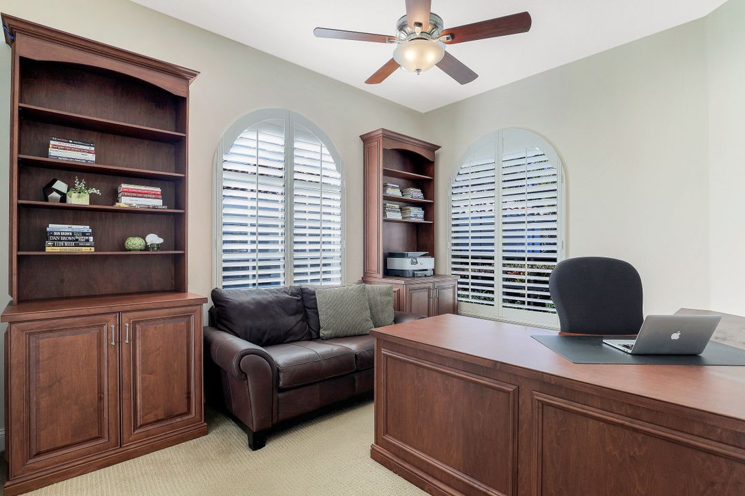 5500 Freeport Ln, Naples, FL 34119