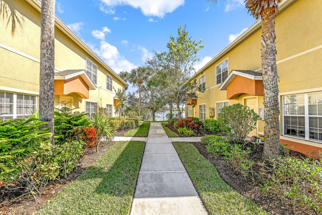 9063 Gervais Cir #1207, Naples, FL 34120
