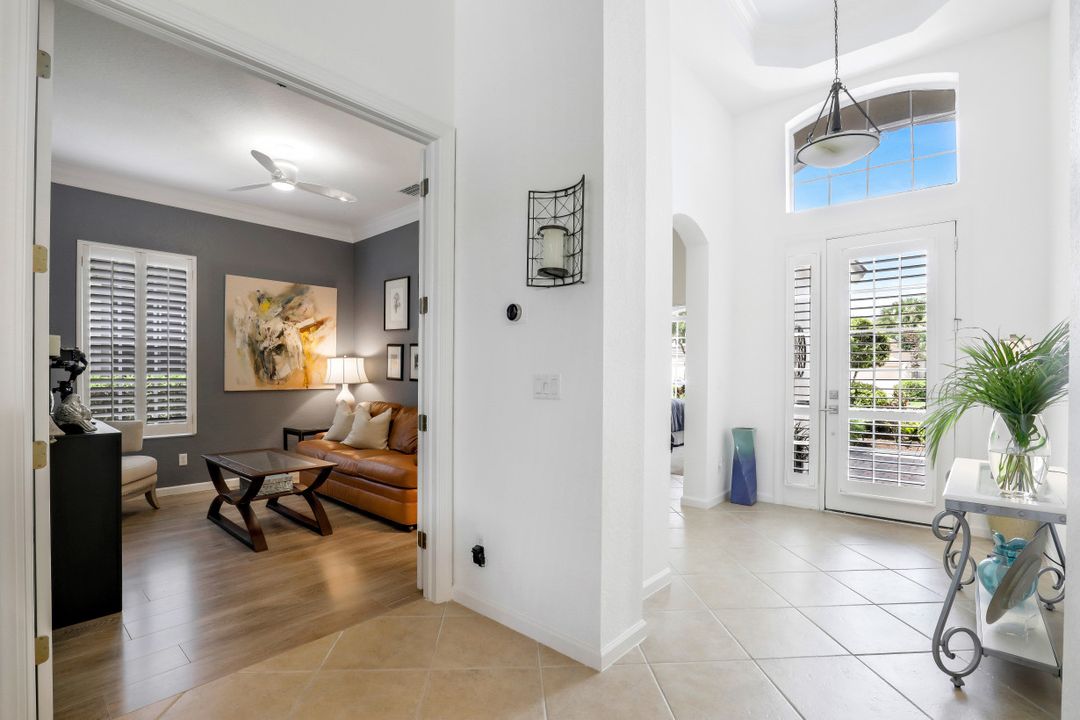 9150 Quartz Ln, Naples, FL 34120