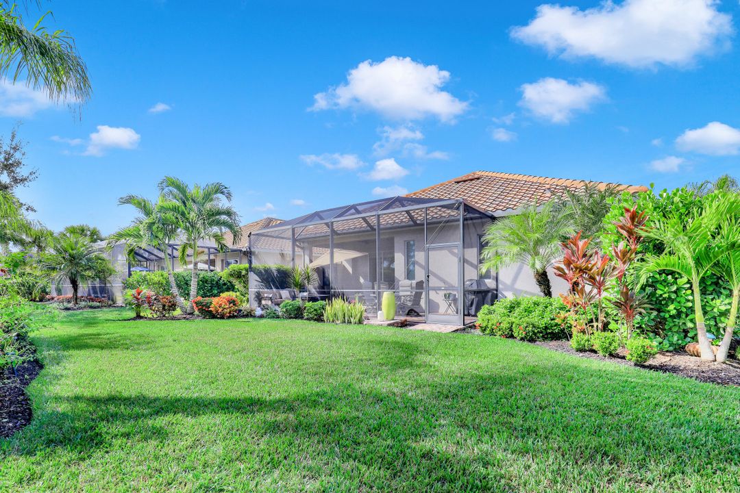 9574 Coquina Cir, Naples, FL 34120