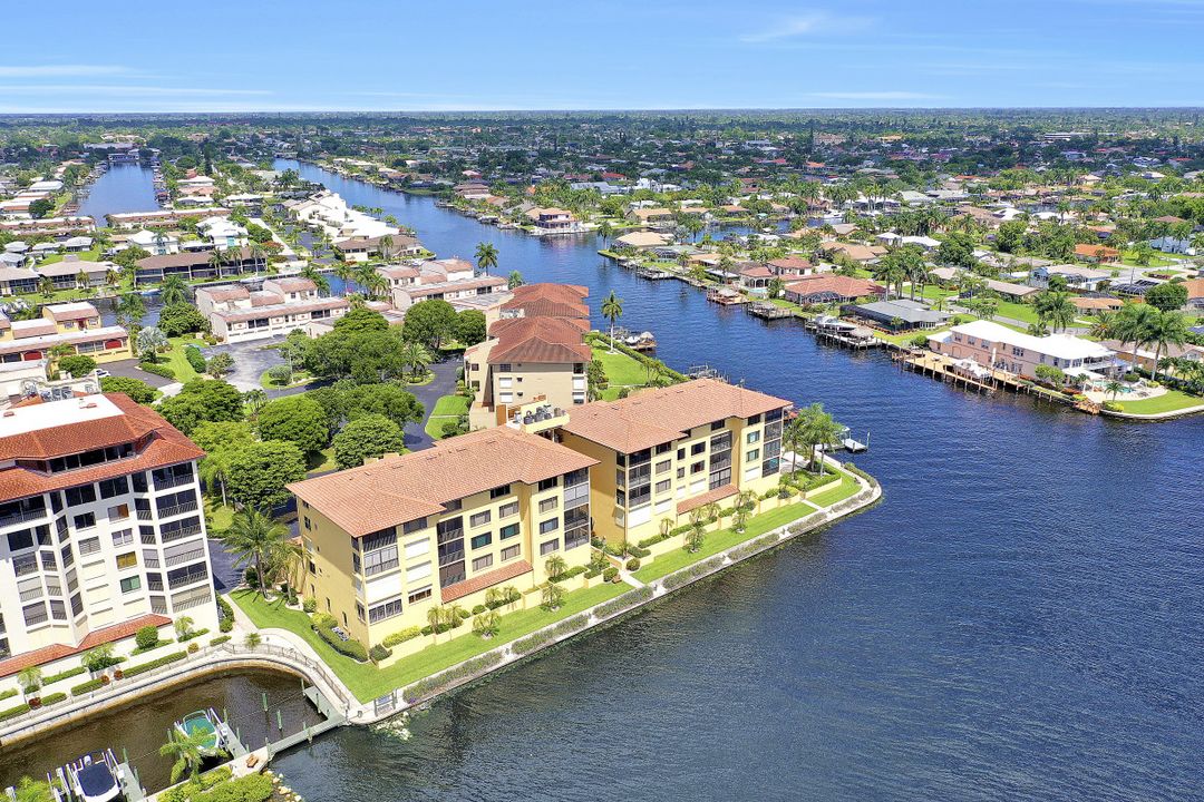 4015 SE 20th Pl, Cape Coral, FL 33904