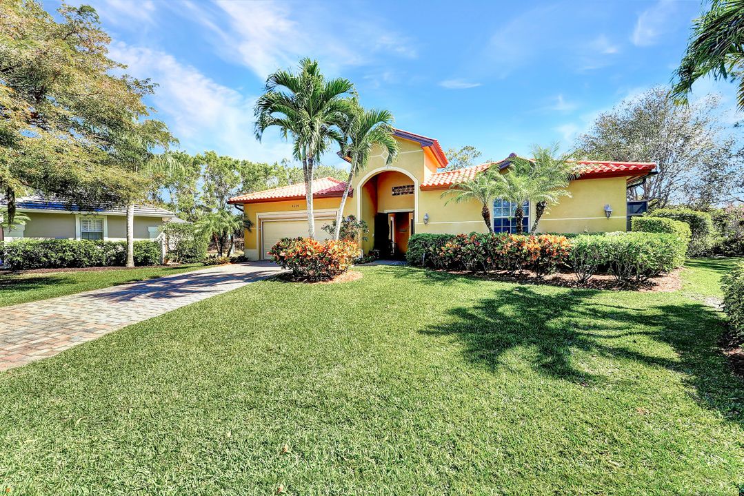 4000 Stonesthrow Ct, Naples, FL 34109