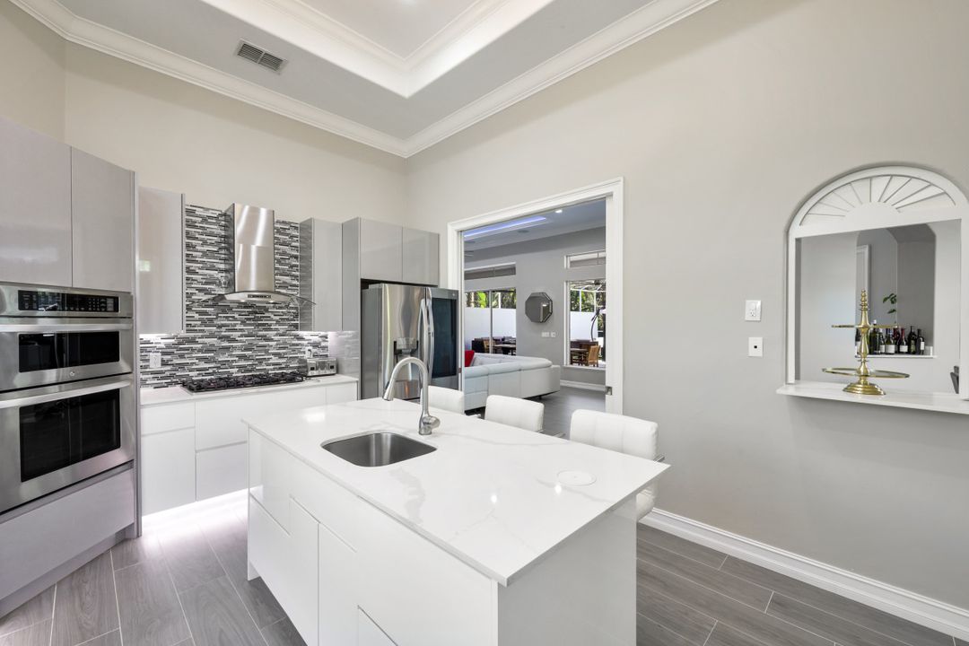 4055 1st Ave SW, Naples, FL 34119