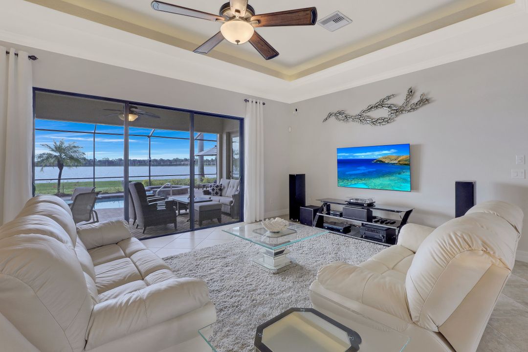 10066 Biscayne Bay Ln, Naples, FL 34120