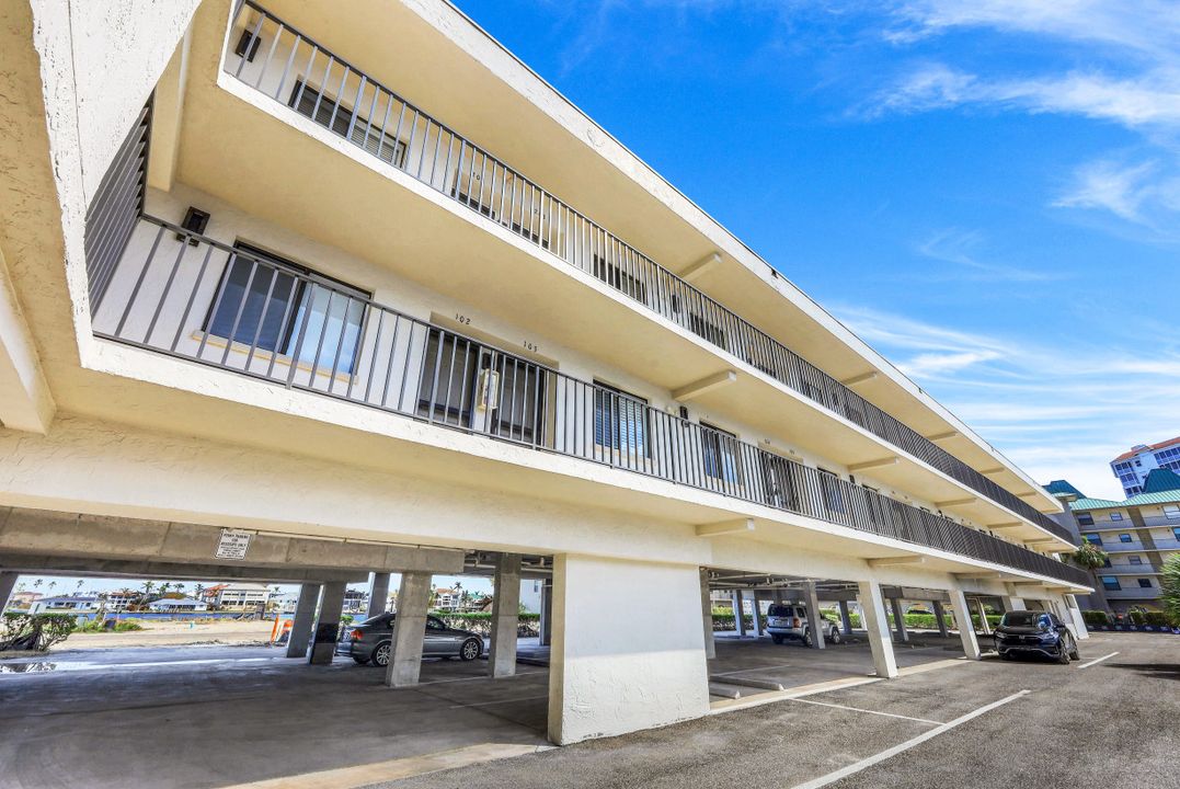 260 Southbay Dr #104, Naples, FL 34108