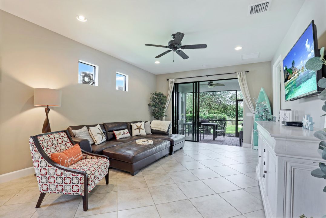 7594 Jacaranda Ln, Naples, FL 34114