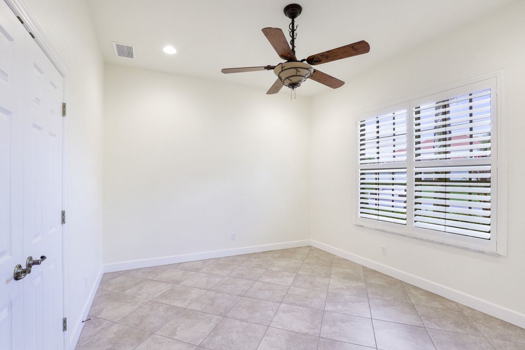 9176 Quartz Ln, Naples, FL 34120