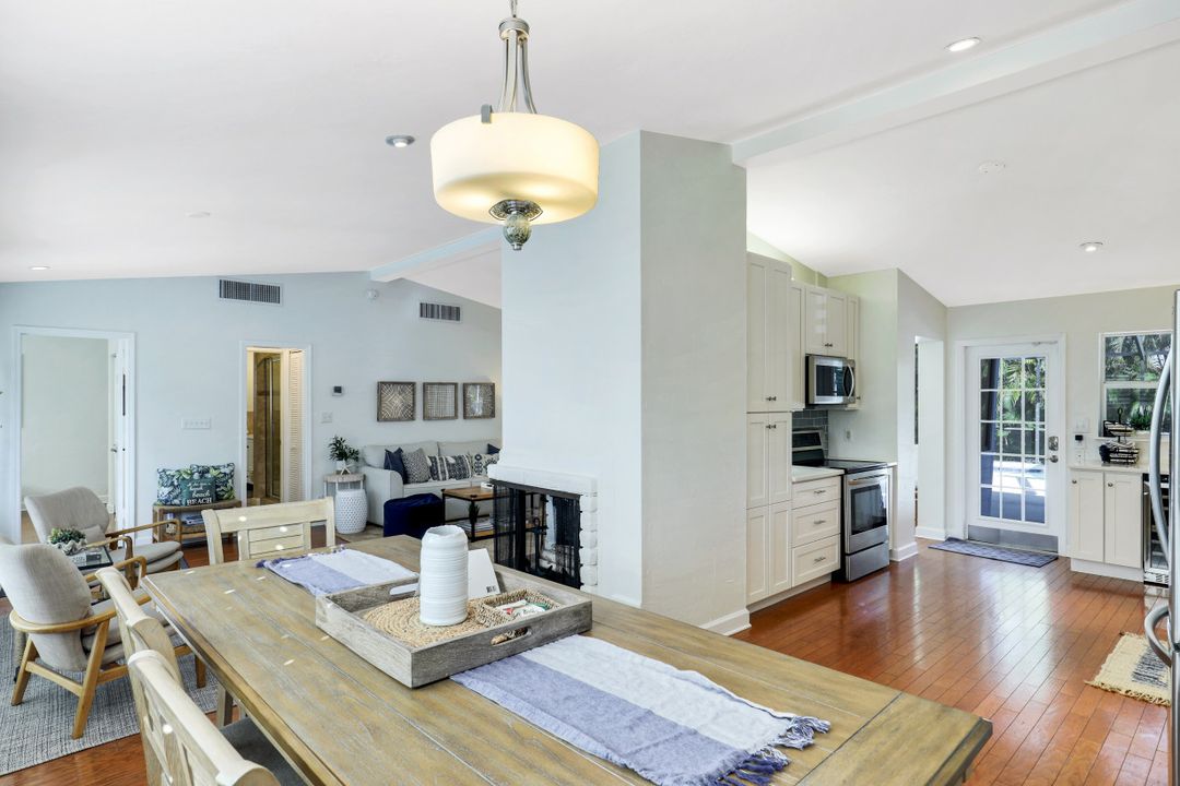 739 7th Ave N, Naples, FL 34102