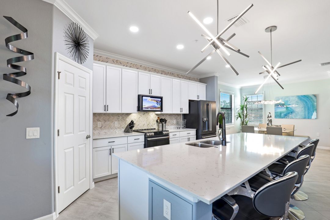 2363 Montserrat Ln #33 -202 , Naples, FL 34120