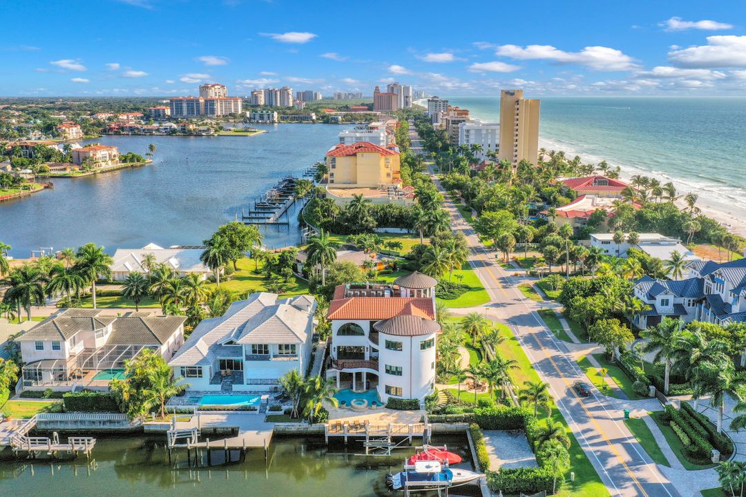 10080 Gulf Shore Dr, Naples, FL 34108