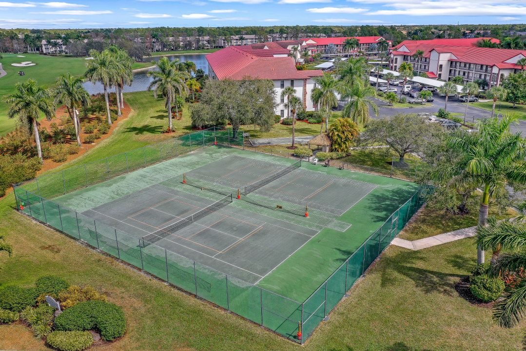 158 St James Way, Naples, FL 34104