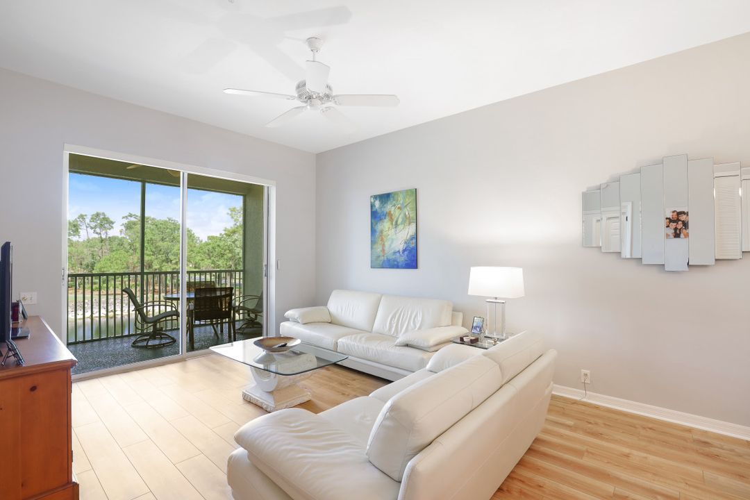 8217 Parkstone Pl #305, Naples, FL 34120