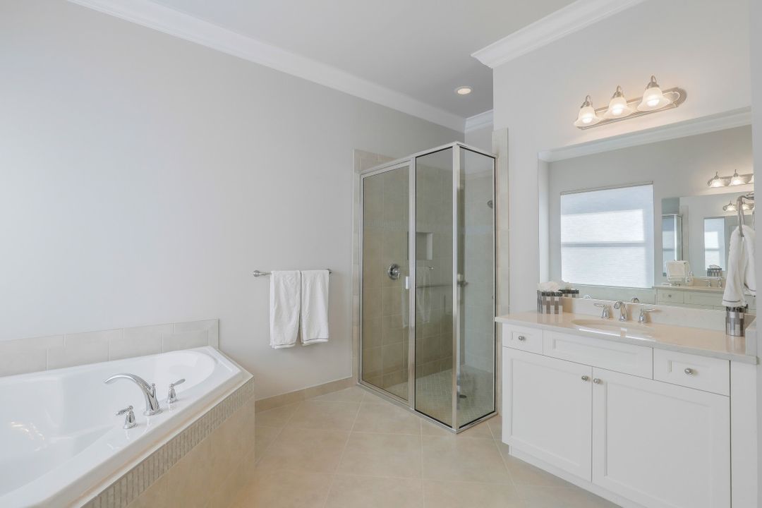 2748 Crystal Way, Naples, FL 34119