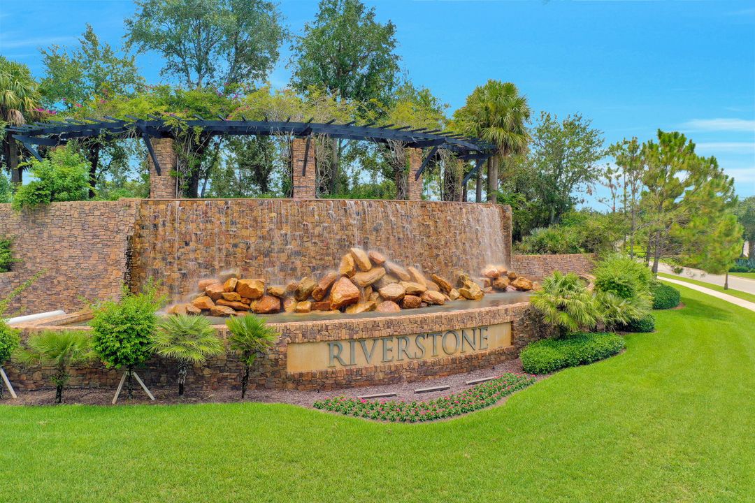 3883 Gibralter Dr, Naples, FL 34119