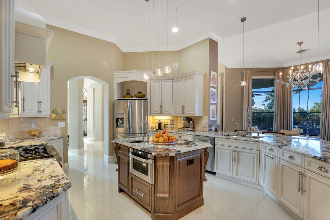 3944 W Riverside Dr, Fort Myers, FL 33901