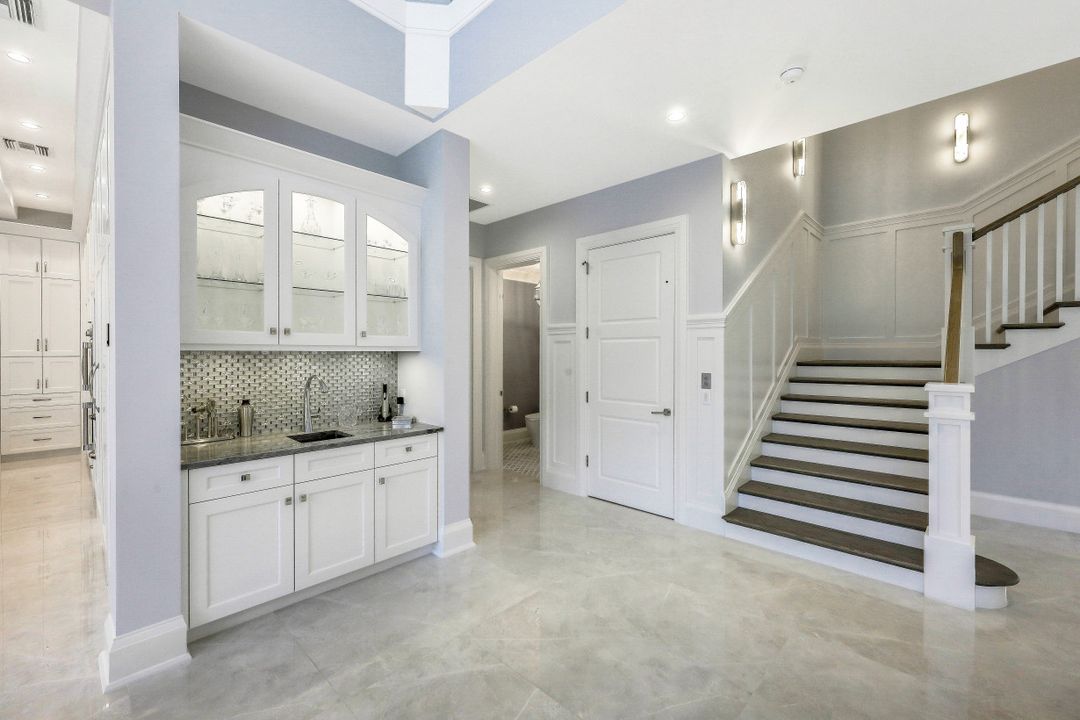 261 Hideaway Cir N, Marco Island, FL 34145